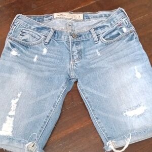 Hollister women's destroyed Bermuda shorts size 0 light wash